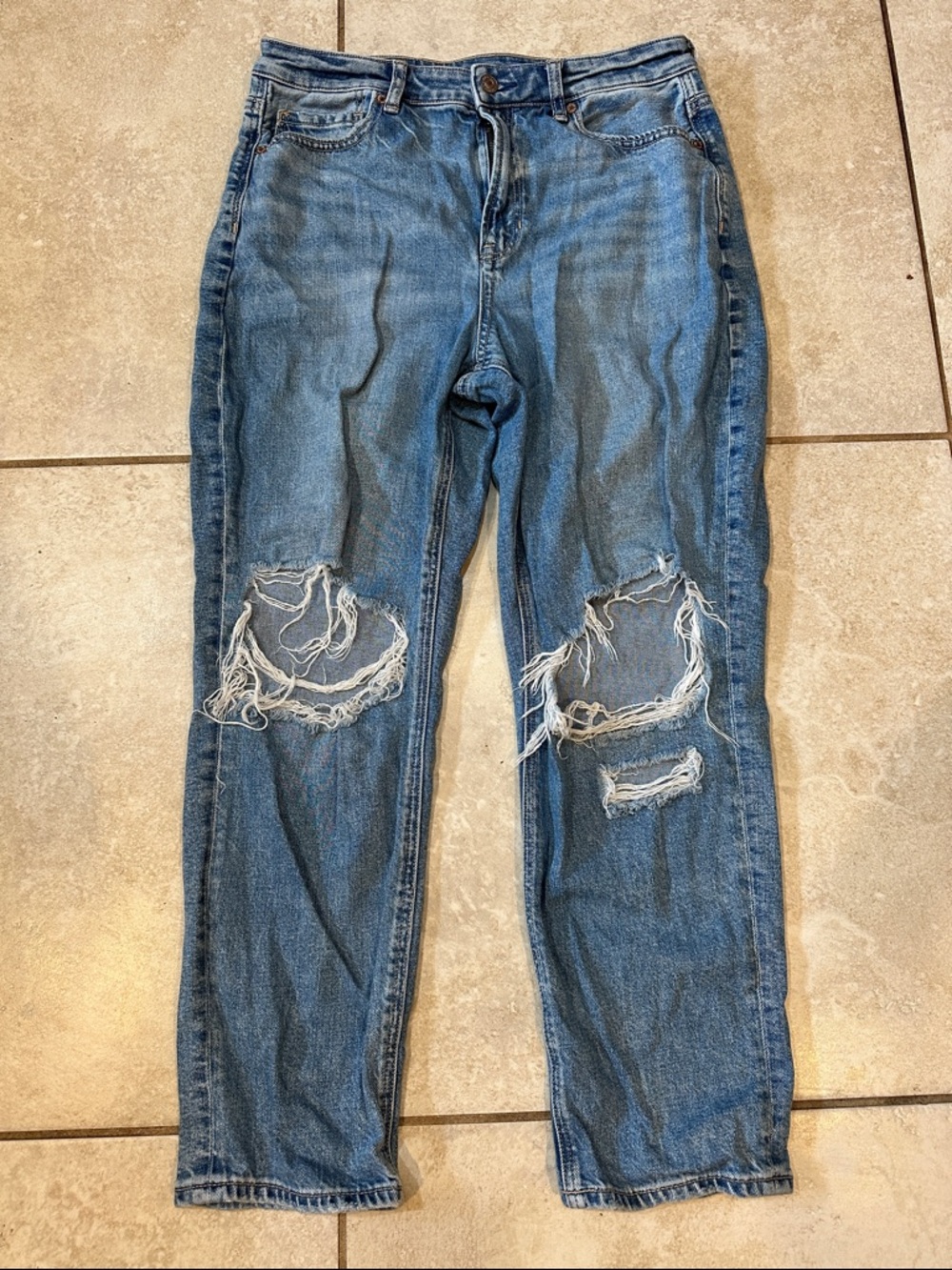 American Eagle Strigid Mom Jeans Destroyed Knees 10 Short Straight Leg Crop - Picture 3 of 9